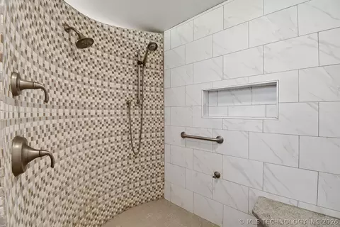 Bath - 2222 E 45th Pl, Tulsa, OK 74105 photo 3 of 8