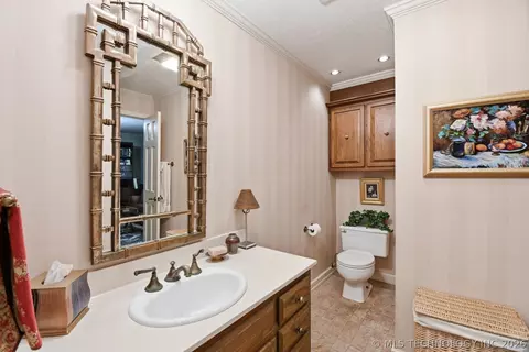 Bath - 2222 E 45th Pl, Tulsa, OK 74105 photo 4 of 8