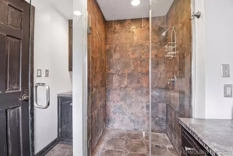 Bath - 2222 E 45th Pl, Tulsa, OK 74105 photo 7 of 8