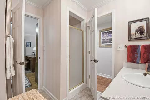 Bath - 2222 E 45th Pl, Tulsa, OK 74105 photo 5 of 8