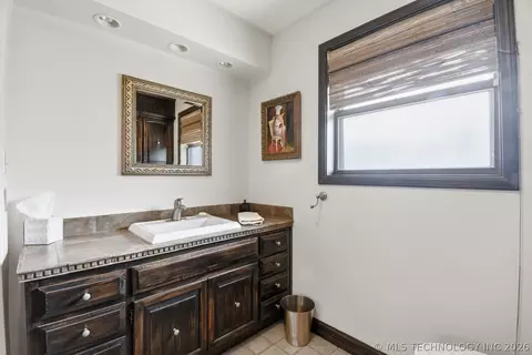Bath - 2222 E 45th Pl, Tulsa, OK 74105 photo 6 of 8
