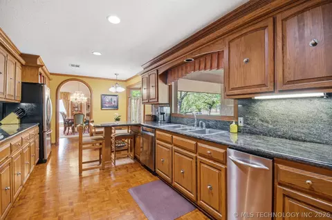 Kitchen - 2222 E 45th Pl, Tulsa, OK 74105 photo 2 of 3