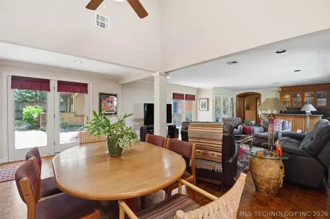 Dining - 2222 E 45th Pl, Tulsa, OK 74105 photo 3 of 3