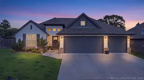 2426 W Kingsport Ct S, Broken Arrow, OK 74011