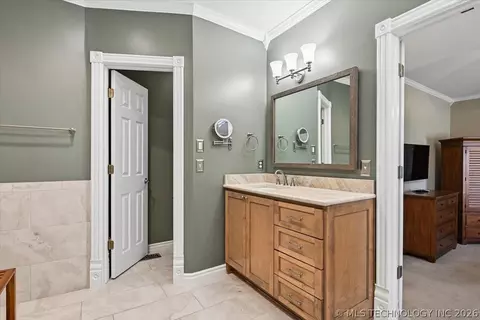 Bath - 7819 E 99th Pl, Tulsa, OK 74133 photo 2 of 7