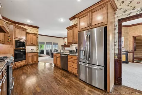 Kitchen - 7819 E 99th Pl, Tulsa, OK 74133 photo 4 of 5