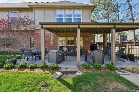 Exterior - 7819 E 99th Pl, Tulsa, OK 74133 photo 9 of 12