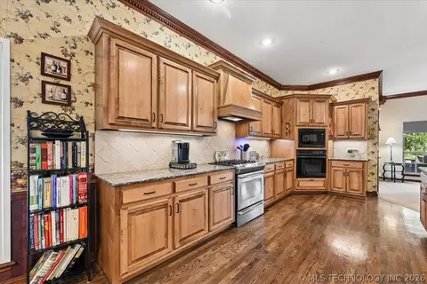 Kitchen - 7819 E 99th Pl, Tulsa, OK 74133 photo 5 of 5