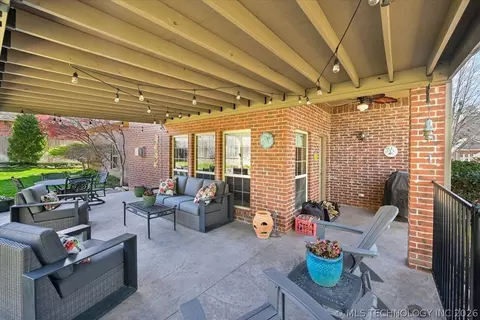Exterior - 7819 E 99th Pl, Tulsa, OK 74133 photo 8 of 12