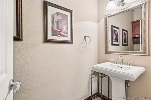 Bath - 7819 E 99th Pl, Tulsa, OK 74133 photo 1 of 7