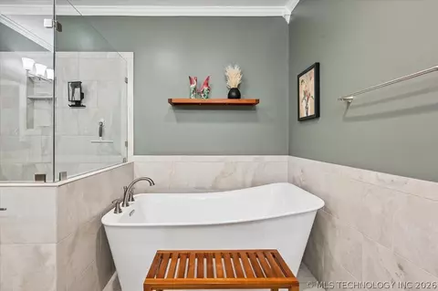 Bath - 7819 E 99th Pl, Tulsa, OK 74133 photo 3 of 7