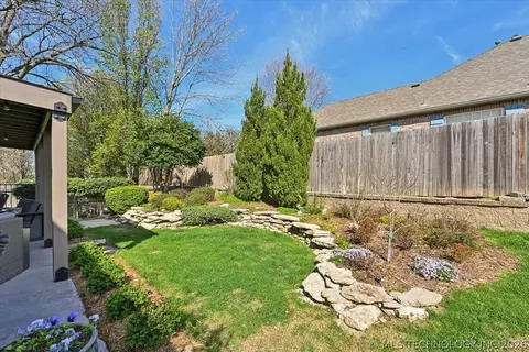 Exterior - 7819 E 99th Pl, Tulsa, OK 74133 photo 10 of 12