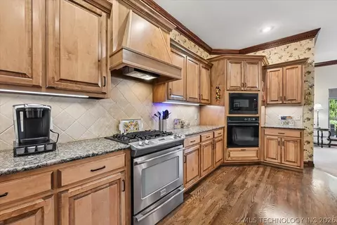 Kitchen - 7819 E 99th Pl, Tulsa, OK 74133 photo 3 of 5