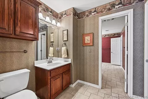 Bath - 7819 E 99th Pl, Tulsa, OK 74133 photo 6 of 7