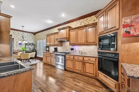 Kitchen - 7819 E 99th Pl, Tulsa, OK 74133 photo 2 of 5