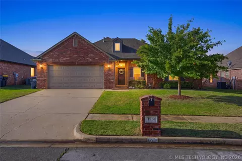 1714 W 119th Pl S, Jenks, OK 74037