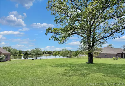 725 W Northlake Dr, Tahlequah, OK 74464