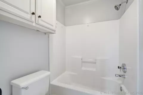 Bath - 3027 E 89th Pl S, Tulsa, OK 74137 photo 6 of 6