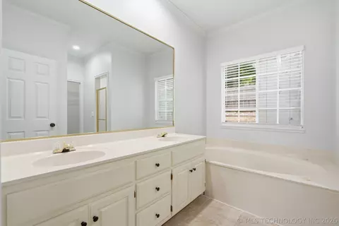 Bath - 3027 E 89th Pl S, Tulsa, OK 74137 photo 2 of 6