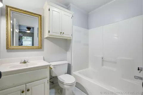 Bath - 3027 E 89th Pl S, Tulsa, OK 74137 photo 4 of 6