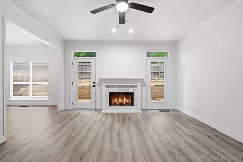 Living - 3027 E 89th Pl S, Tulsa, OK 74137 photo 2 of 3