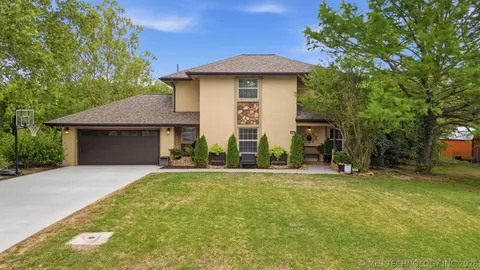 5915 E 164th St S, Bixby, OK 74008