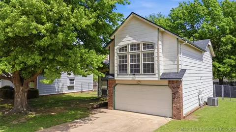 1509 N 26th Pl, Broken Arrow, OK 74014