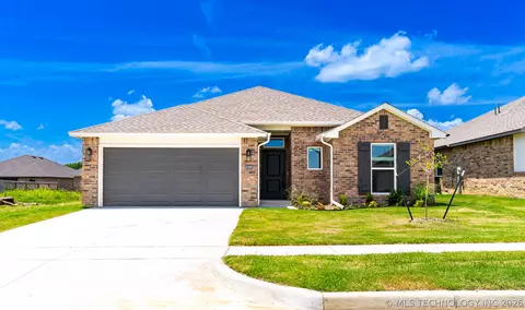 10896 S 272nd Ave, Coweta, OK 74429