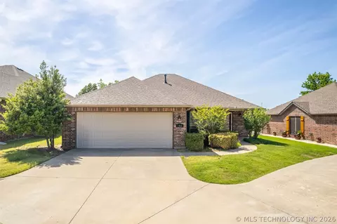 566 S 22nd Pl, Collinsville, OK 74021