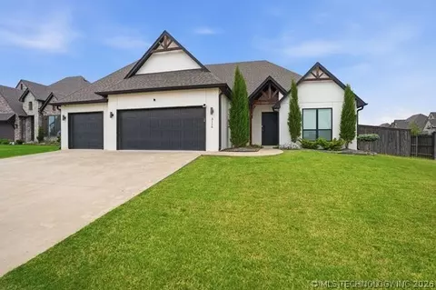 3116 W Van Buren Ct S, Broken Arrow, OK 74011