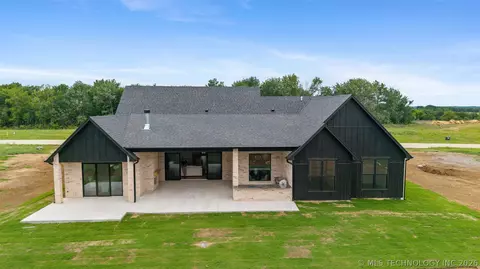 Exterior - 12216 Reflection Pointe Dr, Kingston, OK 73439 photo 6 of 9