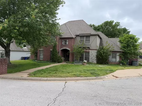 8702 S Winston Pl, Tulsa, OK 74137