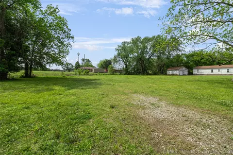 807 W Walnut St, Collinsville, OK 74021