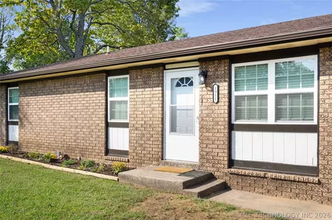 1911 N Maple St, Sallisaw, OK 74955