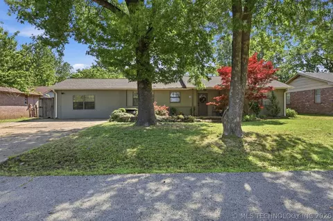 13823 S 294th East Ave, Coweta, OK 74429