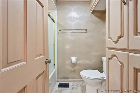 Bath - 2956 E 69th St, Tulsa, OK 74136 photo 5 of 8