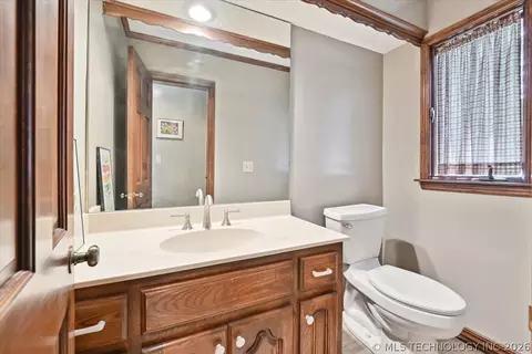 Bath - 2956 E 69th St, Tulsa, OK 74136 photo 7 of 8