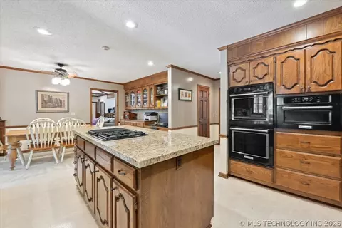 Kitchen - 2956 E 69th St, Tulsa, OK 74136 photo 5 of 6