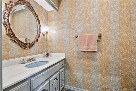 Bath - 2956 E 69th St, Tulsa, OK 74136 photo 6 of 8