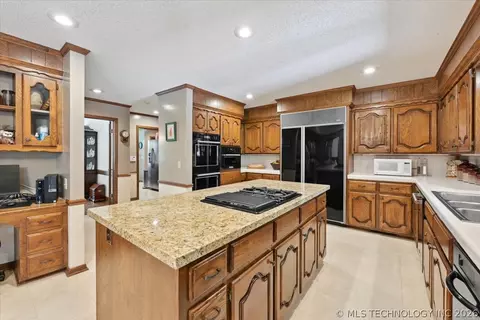 Kitchen - 2956 E 69th St, Tulsa, OK 74136 photo 3 of 6