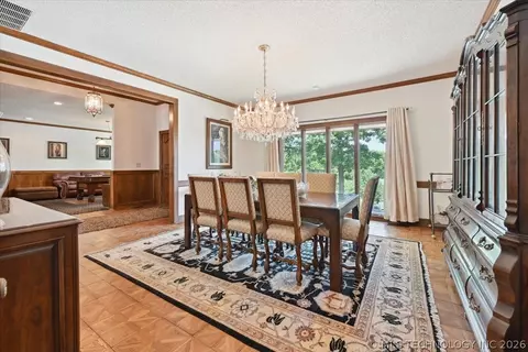 Dining - 2956 E 69th St, Tulsa, OK 74136 photo 3 of 5