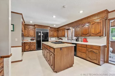Kitchen - 2956 E 69th St, Tulsa, OK 74136 photo 2 of 6