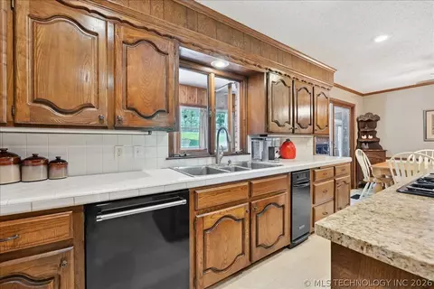 Kitchen - 2956 E 69th St, Tulsa, OK 74136 photo 6 of 6