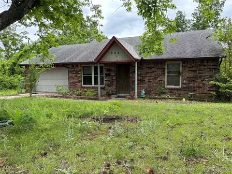 411 Kelly St, Claremore, OK 74017