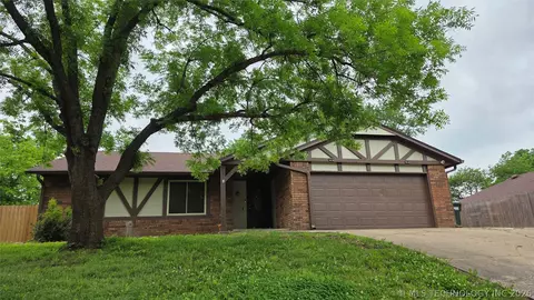 2503 Parkwood Dr, Claremore, OK 74017
