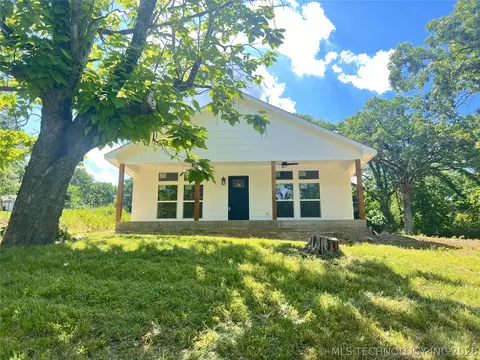 215 N California, Atoka, OK 74525