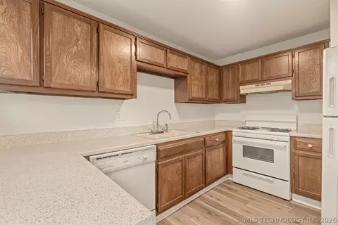 Kitchen - 1432 E 38th Street 1432c, Tulsa, OK 74105 photo 1 of 2
