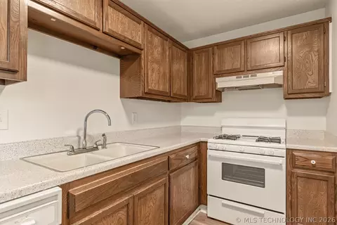 Kitchen - 1432 E 38th Street 1432c, Tulsa, OK 74105 photo 2 of 2
