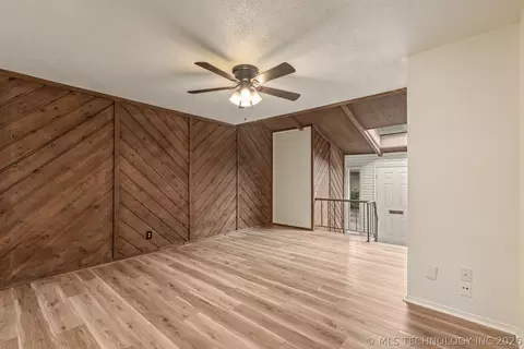 Living - 1432 E 38th Street 1432c, Tulsa, OK 74105 photo 2 of 3