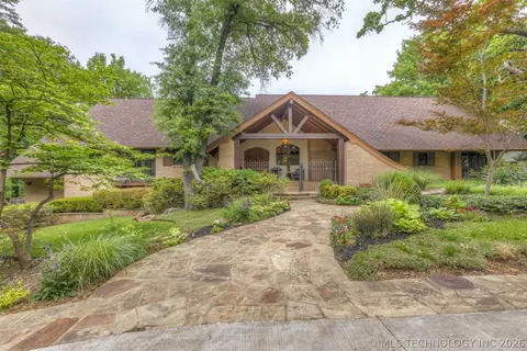 2707 E 67th Pl, Tulsa, OK 74136